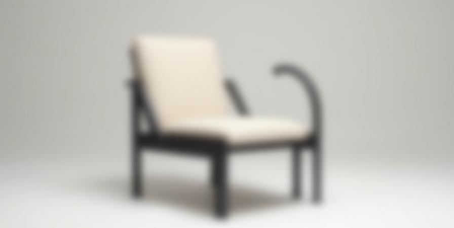 重厚な金属フレームに柔らかな座面を合わせた天成（Tensei）チェア